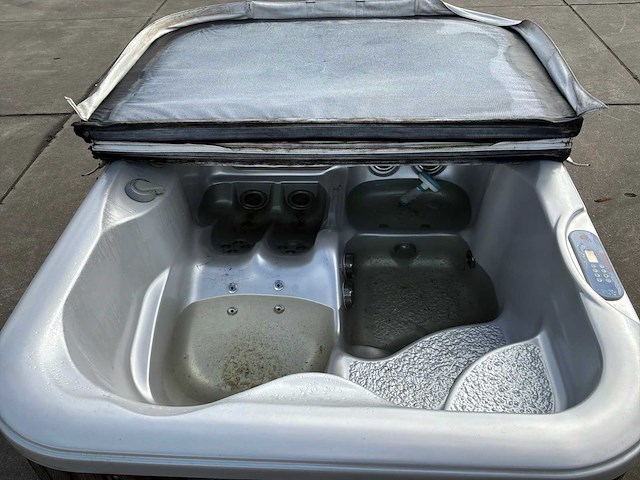 Jacuzzi - afbeelding 4 van  16