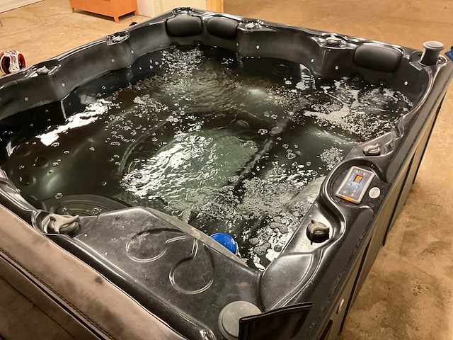 Jacuzzi - afbeelding 11 van  14