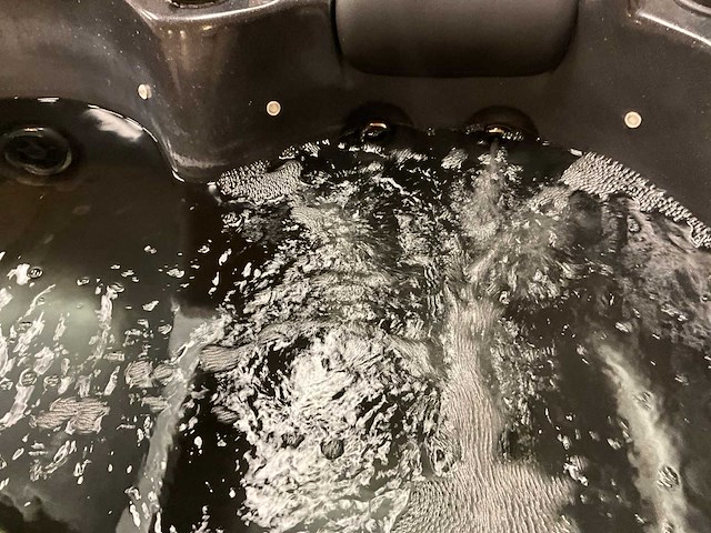 Jacuzzi - afbeelding 3 van  14