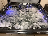 Jacuzzi - afbeelding 6 van  14