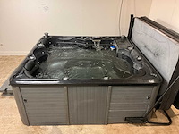Jacuzzi - afbeelding 8 van  14