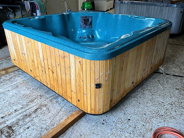 Jacuzzi - afbeelding 8 van  14