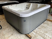 Jacuzzi - afbeelding 1 van  13