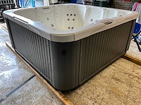 Jacuzzi - afbeelding 7 van  13