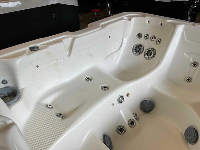 Jacuzzi - afbeelding 9 van  13