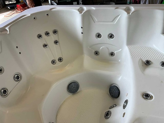 Jacuzzi - afbeelding 12 van  13