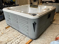 Jacuzzi - afbeelding 1 van  11