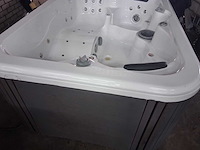 Jacuzzi - afbeelding 4 van  16