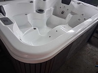 Jacuzzi - afbeelding 8 van  16