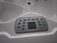Jacuzzi - afbeelding 9 van  16