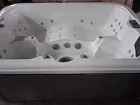 Jacuzzi - afbeelding 10 van  16