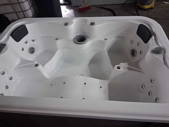 Jacuzzi - afbeelding 13 van  16