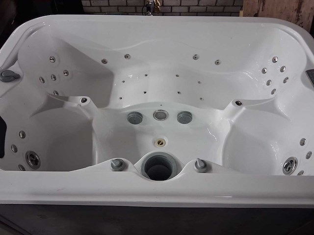 Jacuzzi - afbeelding 15 van  16