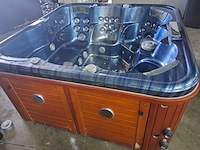 Jacuzzi - afbeelding 1 van  6