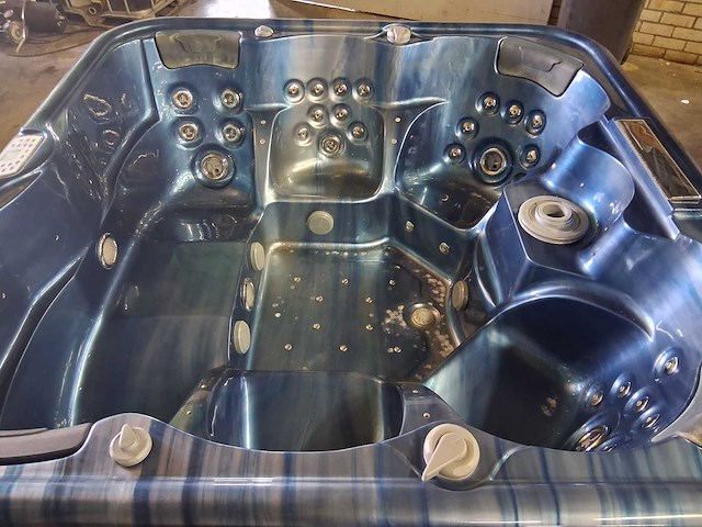 Jacuzzi - afbeelding 5 van  6
