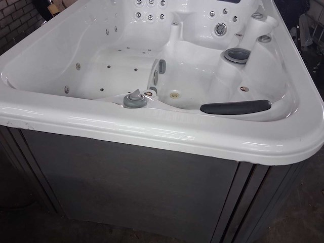Jacuzzi - afbeelding 3 van  11