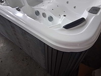 Jacuzzi - afbeelding 5 van  11