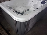 Jacuzzi - afbeelding 6 van  11