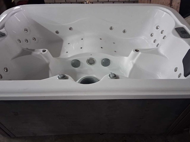 Jacuzzi - afbeelding 8 van  11