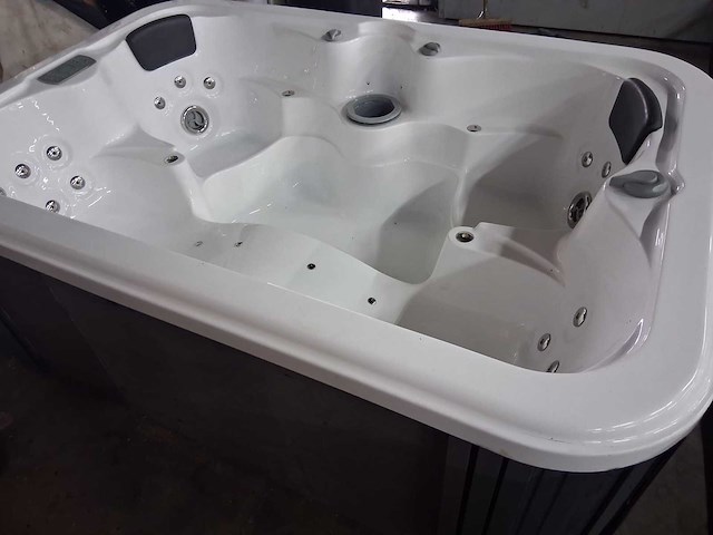 Jacuzzi - afbeelding 9 van  11