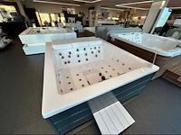 Jacuzzi´s, sauna´s, ijsbaden, wastafels en horeca materiaal