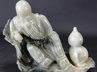 Jade beeld van een zittende "lohan" china 20e eeuw