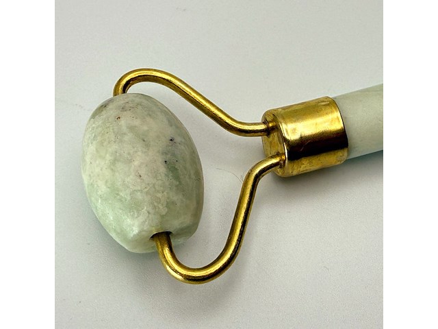 Jade massageroller met goldplating - afbeelding 4 van  6