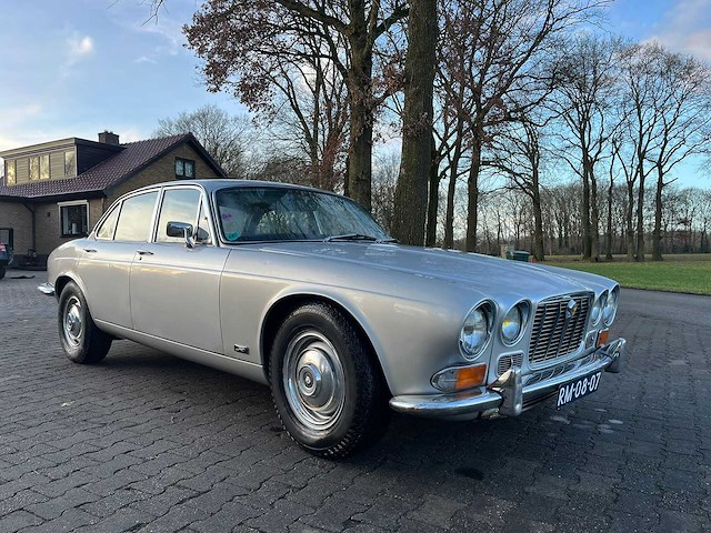 Jaguar - 1972 - xj series - 1 - personenauto - afbeelding 1 van  15