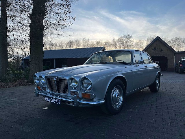 Jaguar - 1972 - xj series - 1 - personenauto - afbeelding 9 van  15