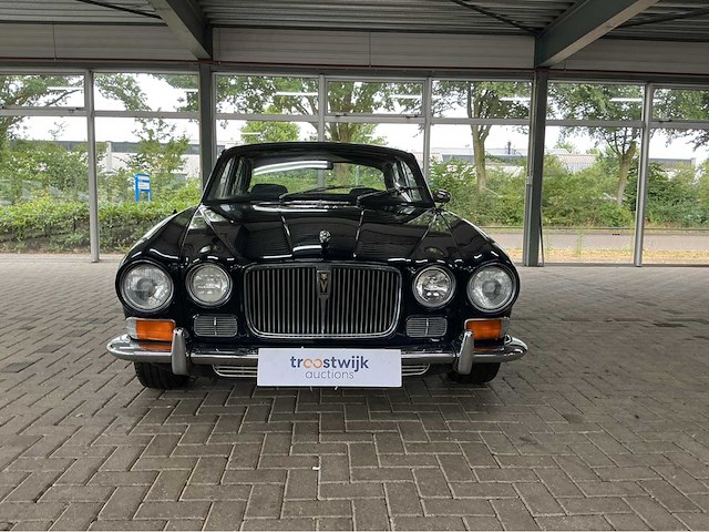 Jaguar - 1973 - xj - 5.3 v12 de luxe - marge auto - afbeelding 12 van  36
