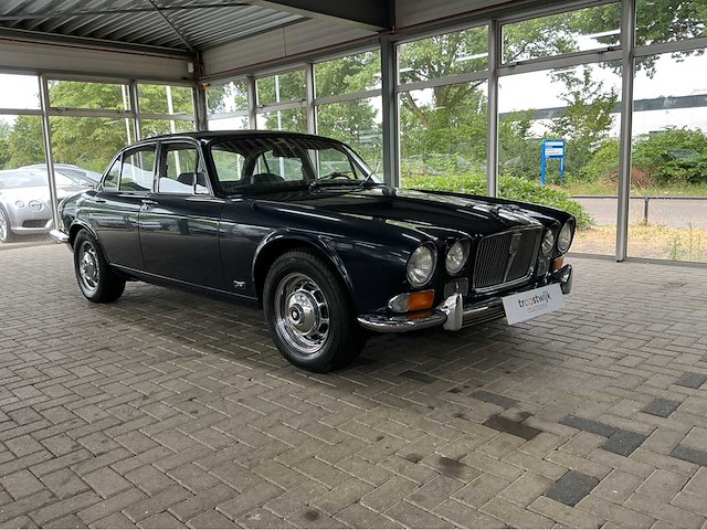 Jaguar - 1973 - xj - 5.3 v12 de luxe - marge auto - afbeelding 35 van  36