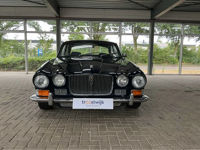 Jaguar - 1973 - xj - 5.3 v12 de luxe - marge auto - afbeelding 12 van  36