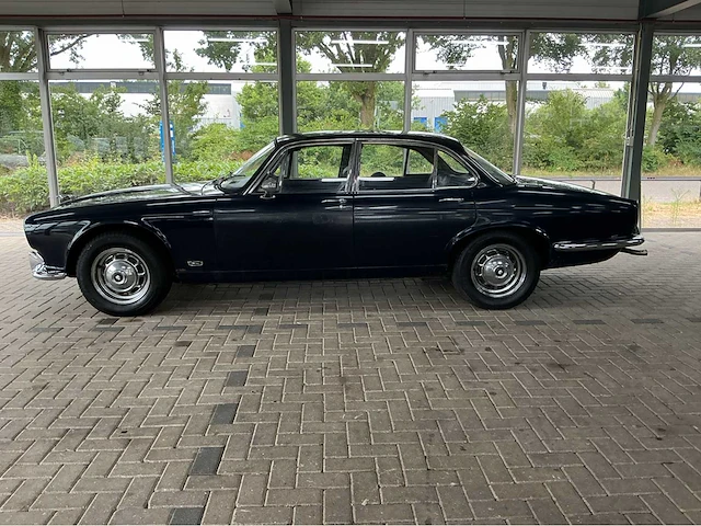 Jaguar - 1973 - xj - 5.3 v12 de luxe - marge auto - afbeelding 32 van  36