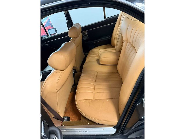 Jaguar - 1973 - xj - personenauto - afbeelding 2 van  24