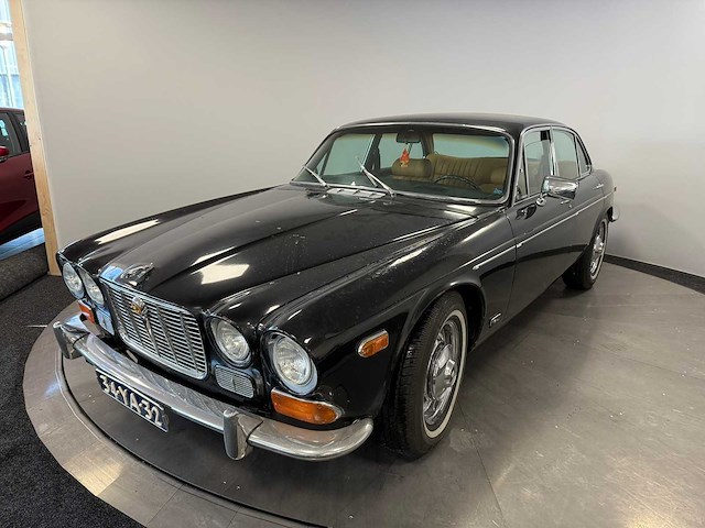 Jaguar - 1973 - xj - personenauto - afbeelding 1 van  24