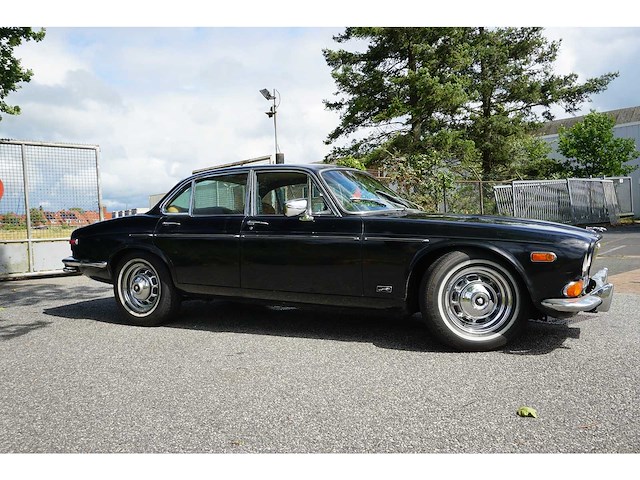 Jaguar - 1973 - xj - personenauto - afbeelding 14 van  24