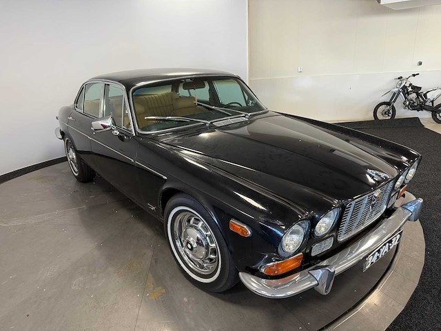 Jaguar - 1973 - xj - personenauto - afbeelding 12 van  24