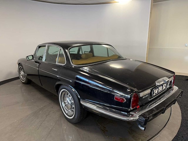 Jaguar - 1973 - xj - personenauto - afbeelding 20 van  24