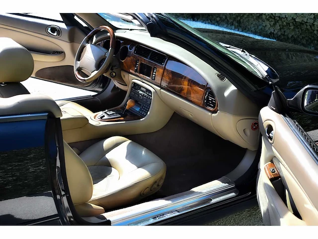 Jaguar - 2002 - xkr convertible - 4,0 liter (3.996 cc) v8 supercharged, 370 pk - btw auto - afbeelding 46 van  63