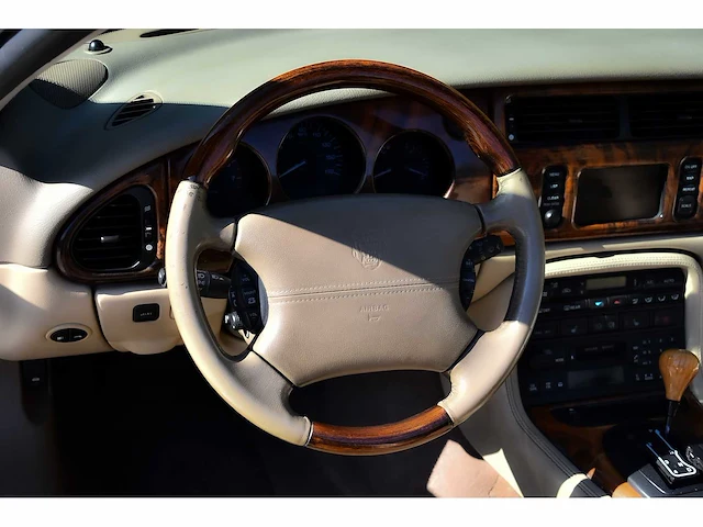 Jaguar - 2002 - xkr convertible - 4,0 liter (3.996 cc) v8 supercharged, 370 pk - btw auto - afbeelding 59 van  63
