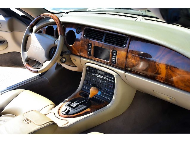 Jaguar - 2002 - xkr convertible - 4,0 liter (3.996 cc) v8 supercharged, 370 pk - btw auto - afbeelding 35 van  63