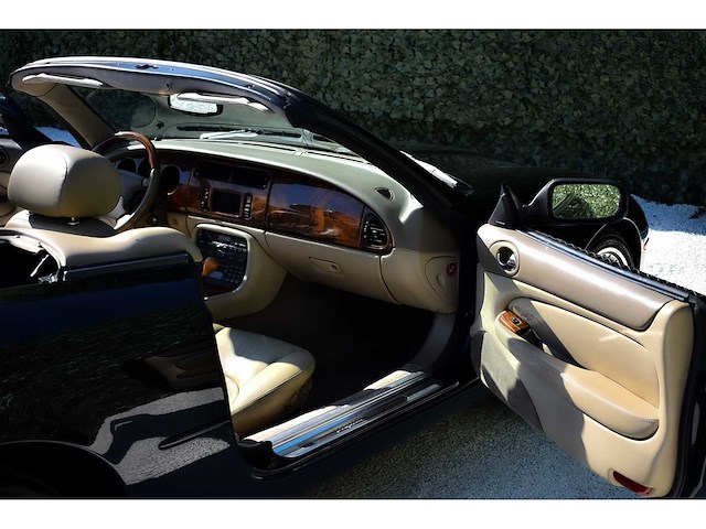 Jaguar - 2002 - xkr convertible - 4,0 liter (3.996 cc) v8 supercharged, 370 pk - btw auto - afbeelding 38 van  63