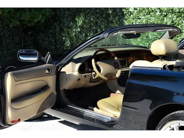 Jaguar - 2002 - xkr convertible - 4,0 liter (3.996 cc) v8 supercharged, 370 pk - btw auto - afbeelding 46 van  63