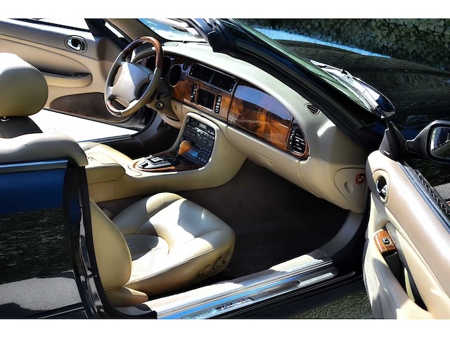 Jaguar - 2002 - xkr convertible - 4,0 liter (3.996 cc) v8 supercharged, 370 pk - btw auto - afbeelding 50 van  63
