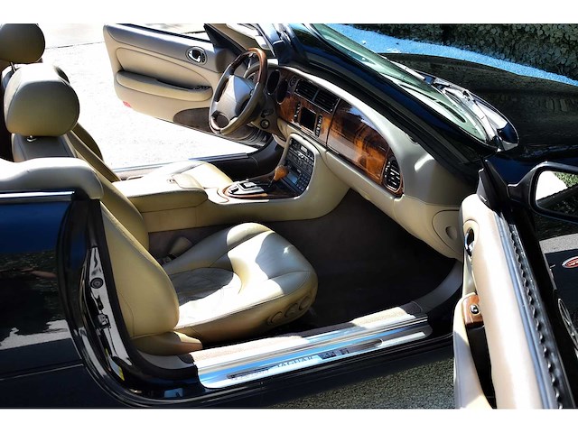 Jaguar - 2002 - xkr convertible - 4,0 liter (3.996 cc) v8 supercharged, 370 pk - btw auto - afbeelding 53 van  63
