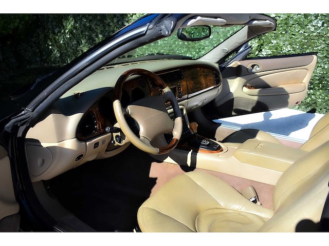 Jaguar - 2002 - xkr convertible - 4,0 liter (3.996 cc) v8 supercharged, 370 pk - btw auto - afbeelding 55 van  63