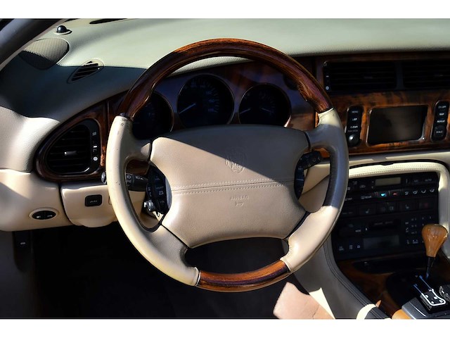 Jaguar - 2002 - xkr convertible - 4,0 liter (3.996 cc) v8 supercharged, 370 pk - btw auto - afbeelding 62 van  63
