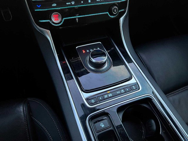 Jaguar - 2019 - xe - 2.0t pure - xg-546-v - afbeelding 3 van  22