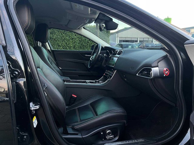 Jaguar - 2019 - xe - 2.0t pure - xg-546-v - afbeelding 11 van  22