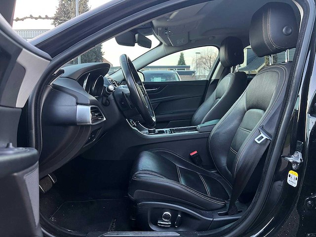 Jaguar - 2019 - xe - 2.0t pure - xg-546-v - afbeelding 19 van  22